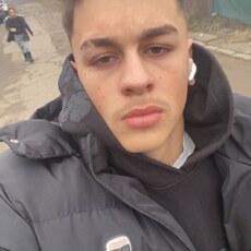 Фотография мужчины Dragos, 25 лет из г. Târgu Mureș