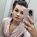 The Brunette, 34 года