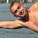 Тема, 33 года