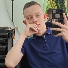 Фотография мужчины Матвей, 18 лет из г. Новый Уренгой