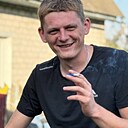 V啊打字慢, 27 лет