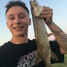 Фотография мужчины Артём, 19 лет из г. Лунинец