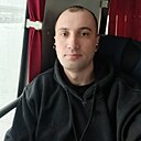 Максим, 33 года