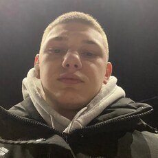 Фотография мужчины Илья, 18 лет из г. Комсомольск-на-Амуре