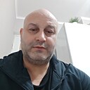 Özgür, 44 года