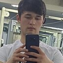 Илхомжон, 21 год