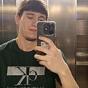 Амирхон, 22 года