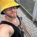 Pan Max, 32 года