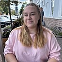 Полина, 24 года