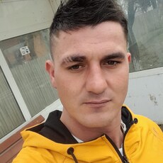 Фотография мужчины Ionuț, 29 лет из г. Balş
