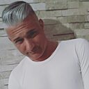 Theo Chelik, 48 лет