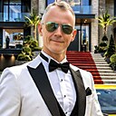 Анхель Магнус, 48 лет