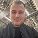 Макс, 24 года