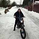 Tan, 32 года