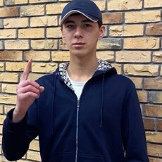 Фотография мужчины Азиз, 19 лет из г. Киров