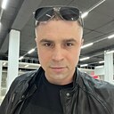 Magnific, 32 года