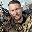 Ден, 44 года