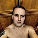 Он, 35 лет