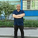 Максим, 44 года