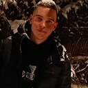 Лев, 22 года