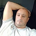 Laskavi May, 44 года