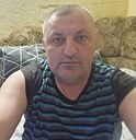 Ден, 42 года