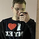 Максим, 24 года