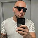Bueno, 42 года