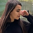 Naira, 33 года