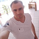 Magnific, 32 года