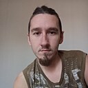 Nur, 22 года