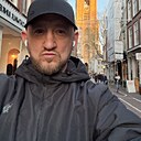 Den, 44 года