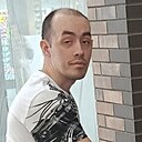 Лев, 37 лет