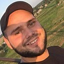 De, 32 года