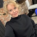 Victoria, 44 года
