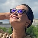 She, 34 года
