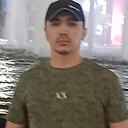 Уткир, 32 года