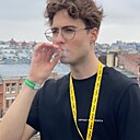 Макс, 24 года