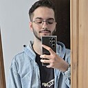 Yanni, 22 года