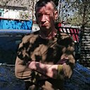 Женат, 60 лет