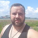 Дес, 41 год