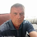 Холост, 48 лет