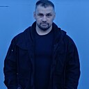 Он, 47 лет