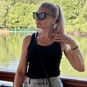 Она, 44 года