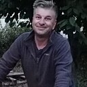 Он, 46 лет