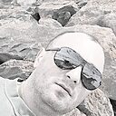 Laskavi May, 44 года