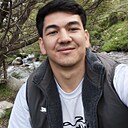 Oybek, 24 года
