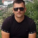Al, 44 года