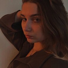 Фотография девушки Арина, 21 год из г. Нижневартовск