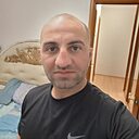 Лев, 35 лет